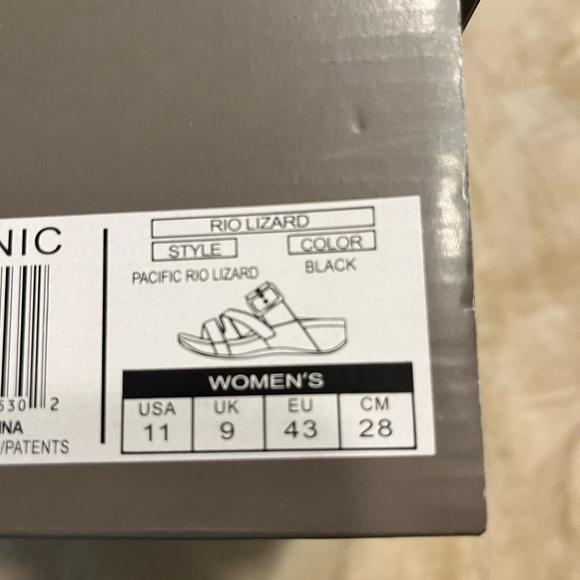 Ladies Vionic sandles - Picture 7 of 8